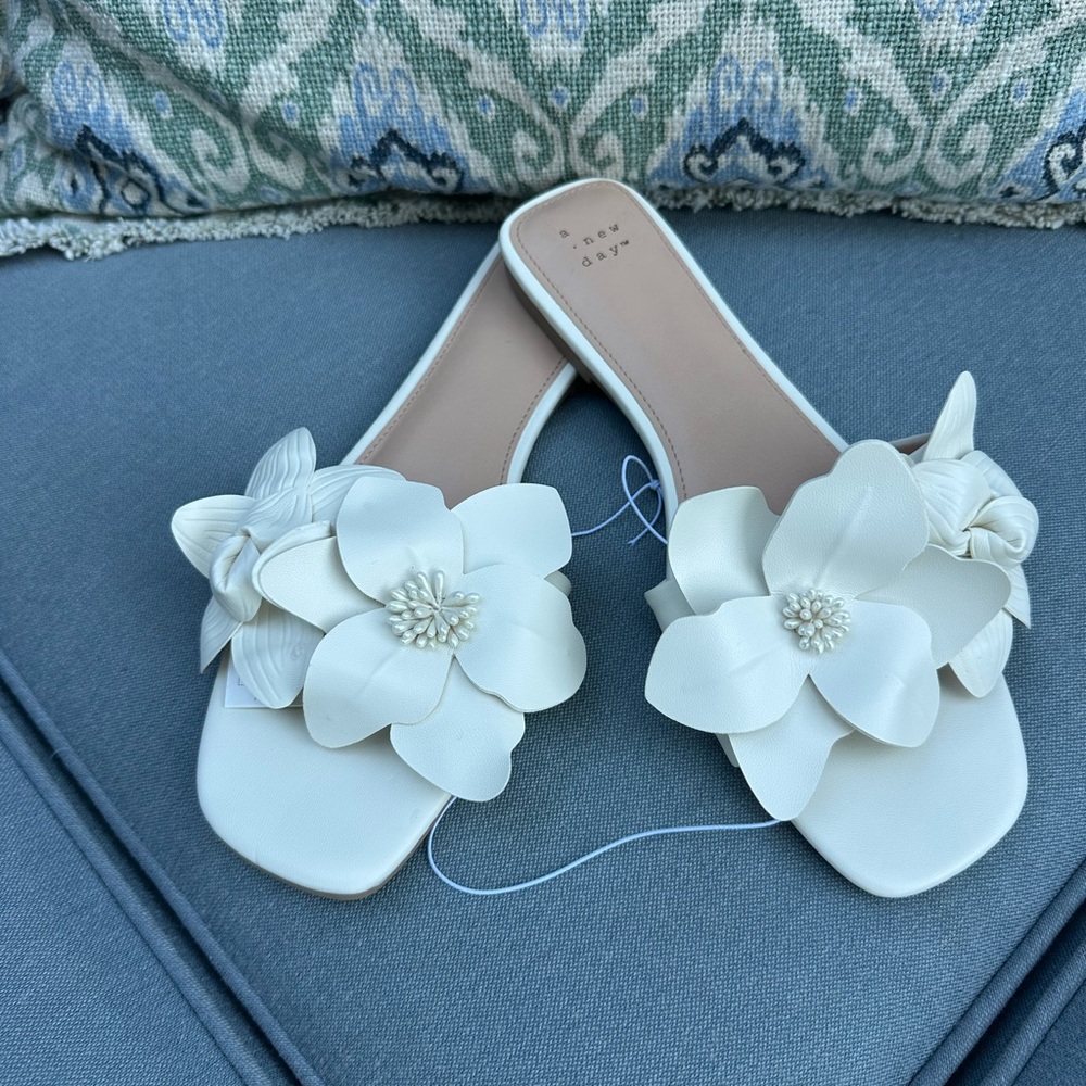 Cream Floral Slide Sandals 9.5